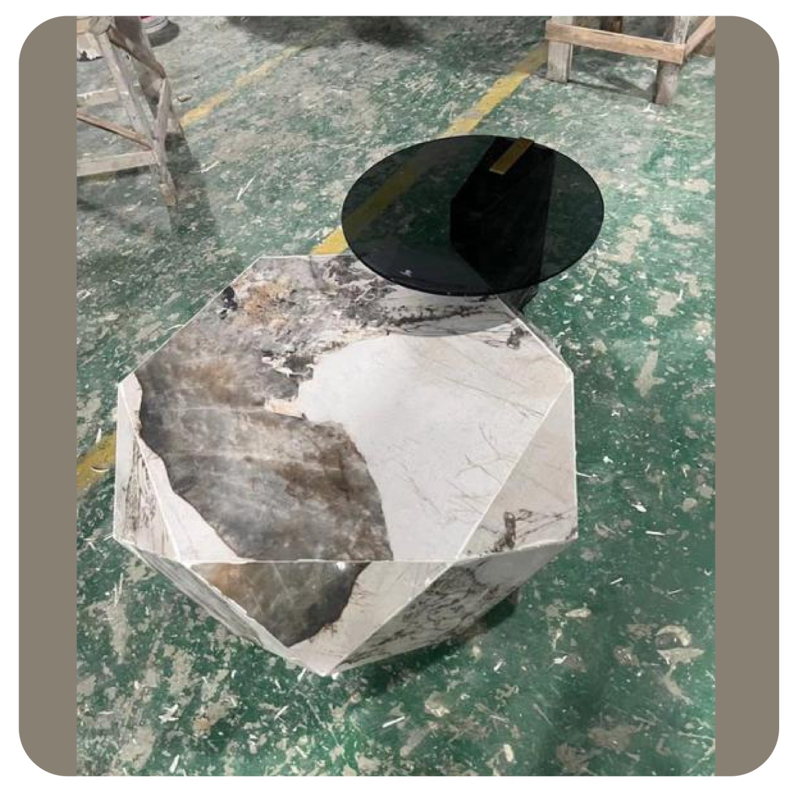 Table basse géométrique marbrée